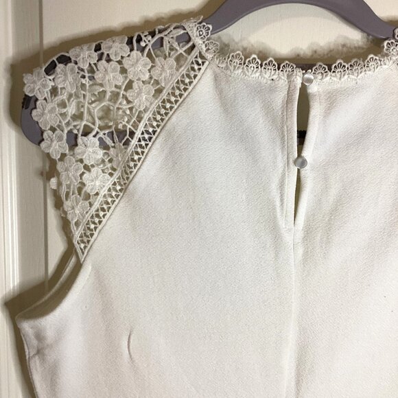 RW & CO Women's White Sleeveless Crochet Lace Trim Top Blouse Size M - Picture 5 of 9